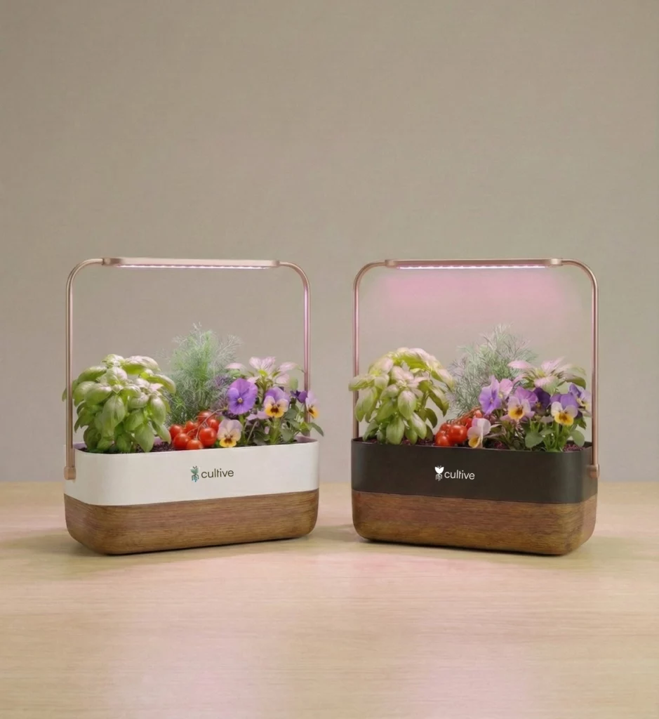 Deux potagers d'intérieur intelligents Cultive côte à côte, l'un blanc et l'autre noir, avec des plantes aromatiques éclairées